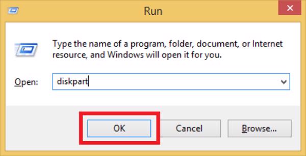 Windows + R -> lệnh diskpart -> OK