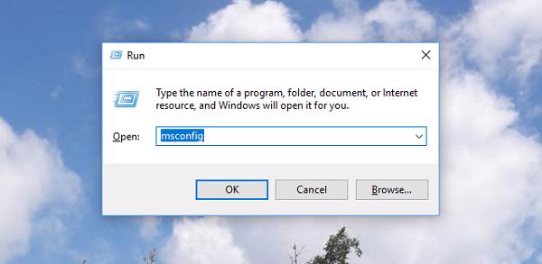 Tổ hợp phím tắt Windows + R rồi sau đó nhập msconfig và nhấn Enter
